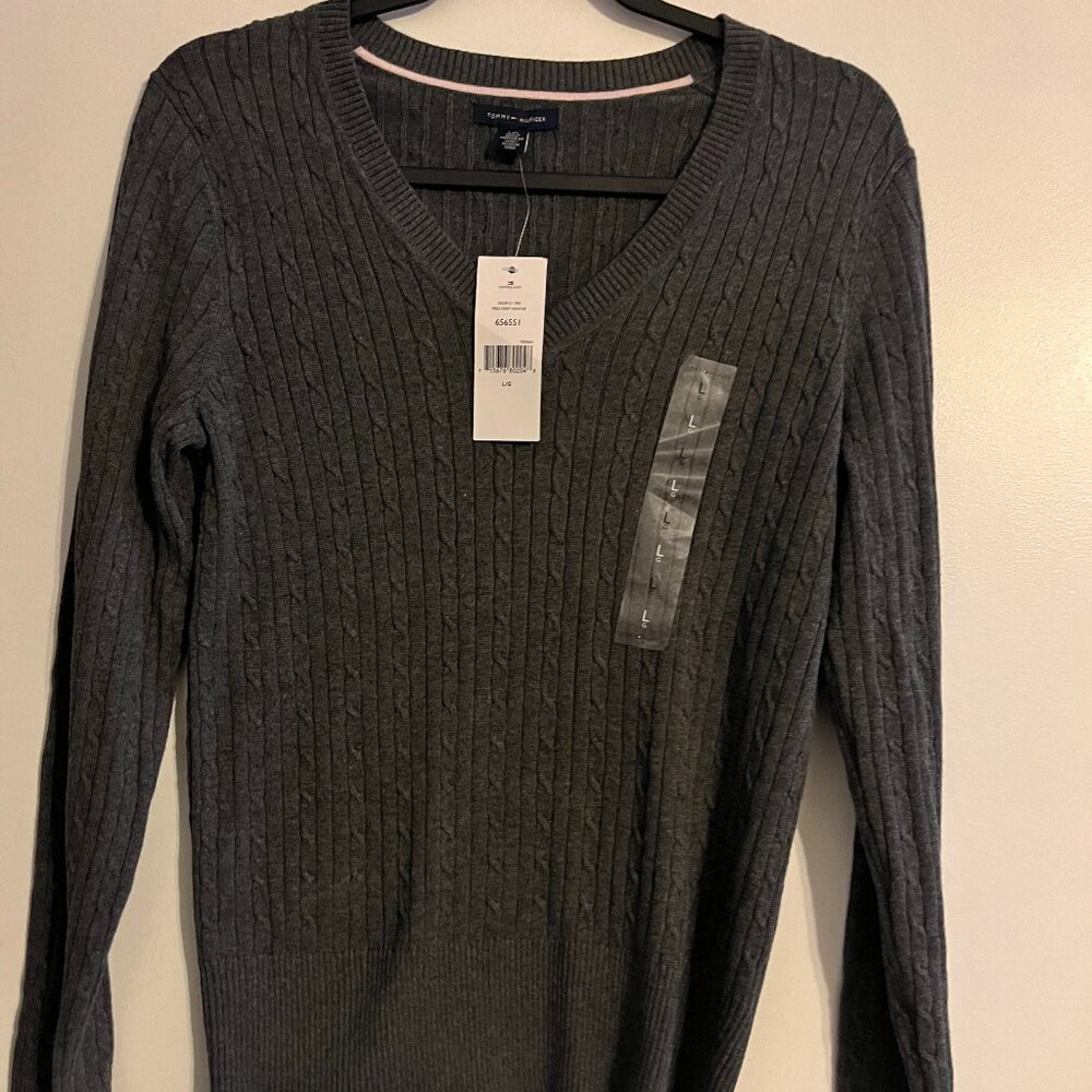 Tommy Hilfiger Size L V-Neck Sweater NWT
